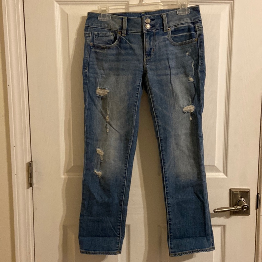 Women’s American Eagle Artist Ankle Crop Jean. Size: 2 regular